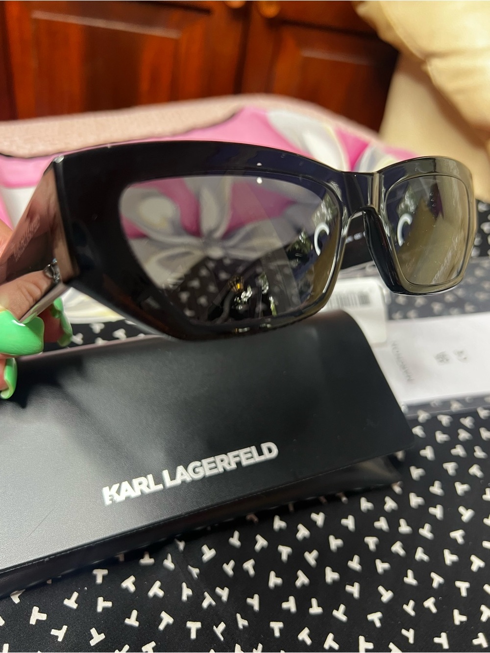 Karl Lagerfeld KL6160S Cold Insert Sunglasses Black/White NEW with case